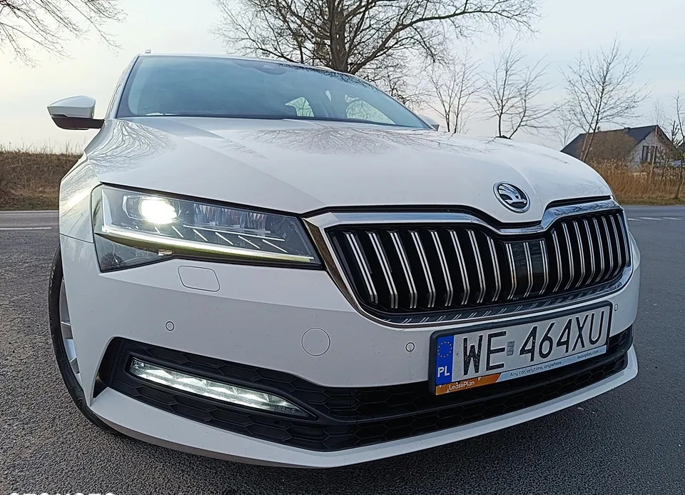 Skoda Superb cena 87700 przebieg: 121000, rok produkcji 2019 z Toruń małe 781